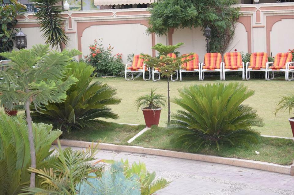 Royal Emirates Residence Abbottabad Buitenkant foto