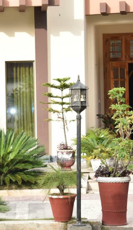 Royal Emirates Residence Abbottabad Buitenkant foto